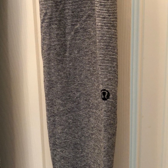 Lululemon yoga pants - Picture 2 of 3